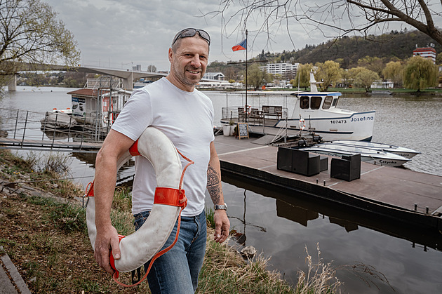 Končí jedna etapa, říká majitel přívozu pod novým mostem. Josefína vyjede naposledy