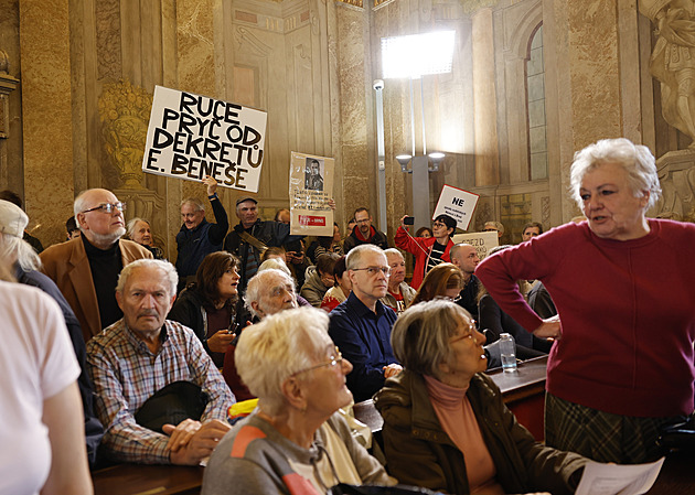 „Fašisti, vlastizrádci.“ Lidé v Brně protestovali proti sjezdu sudetských Němců