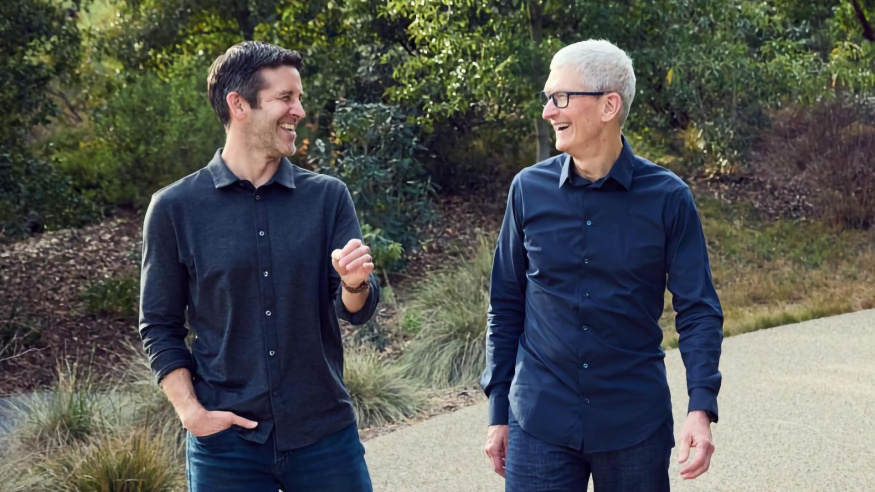 Tim Cook končí jako ředitel Applu. Startuje nová éra nadějného Johna Ternuse