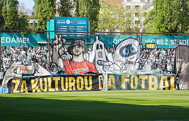 NEJ Z LIGY: Podpálená multikára i vršovické červené. A Darida se znovu nemýlil