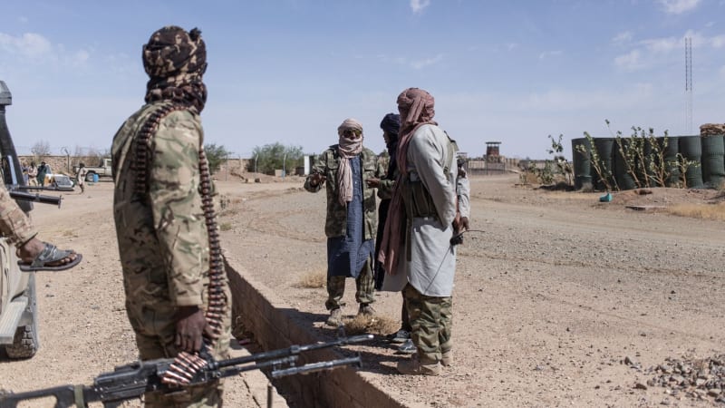 Vtrhli do vesnice a zahájili palbu. Povstalci napojení na Al-Káidu zabili v Mali desítky lidí