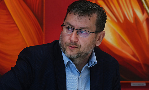 Kde bydlí? Šéf Karviné řešil nepohodlného novináře. Mafiánské praktiky, soudí policie