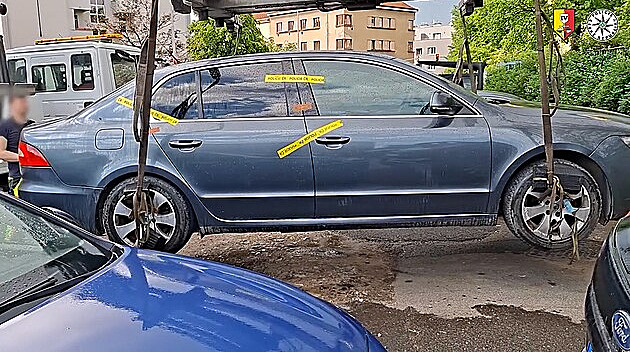 Falešný dopravce brutálně znásilnil ženu a vyhrožoval, že ji podřízne. Útočil už dříve
