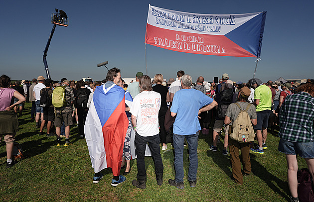 Muž vyhrožoval útokem dlažbou na sněm sudetských Němců. Policie ho dopadla