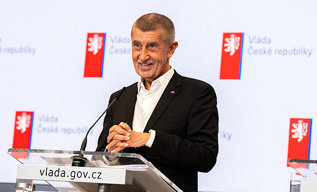 Ať noví poslanci ukážou svá daňové přiznání, chce Babiš. Zastal se Mrázové