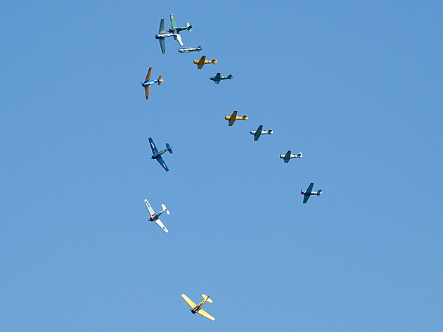 Nastal čas vrtulí. La Ferté-Alais je perla mezi evropskými airshow