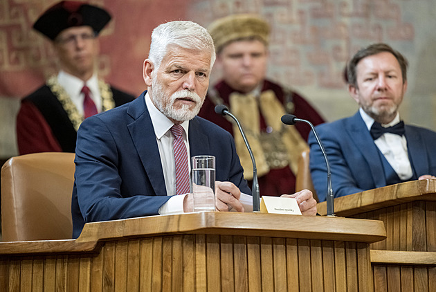 AI má vážná rizika, ale nelze ji ignorovat, řekl Pavel při jmenovaní nových profesorů