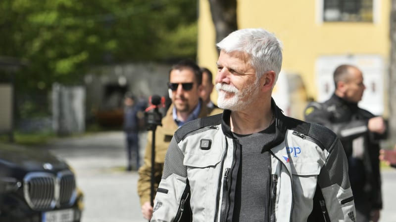 Motorkou na summit NATO? Nechci trollit, prohlásil Pavel. Speciální trasa ho však lákala