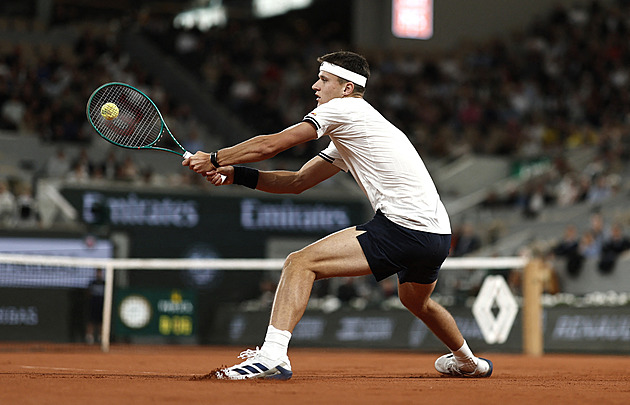 Roland Garros ONLINE: Menšík ve čtvrtfinále začíná lépe, jako první má brejk