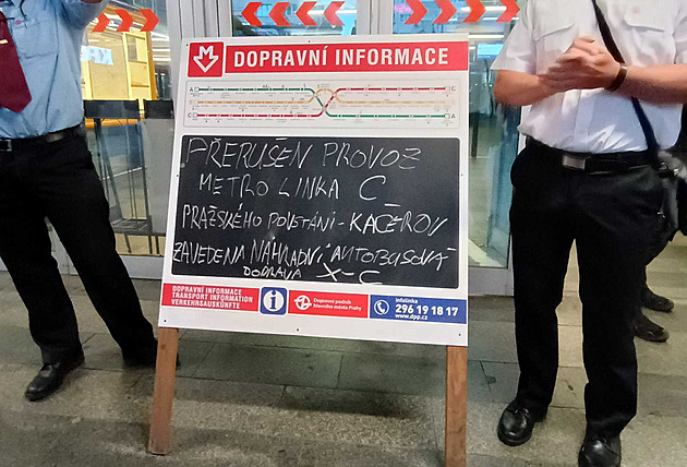 Ve stanici Budějovická srazila souprava metra člověka. Část linky C stojí
