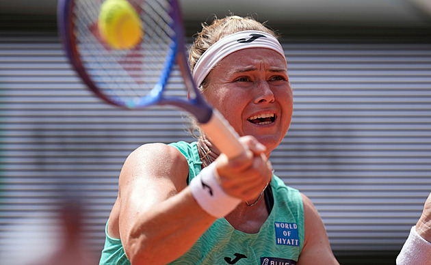 Bouzková zvládla české derby, Bartůňková přehrála semifinalistku Roland Garros