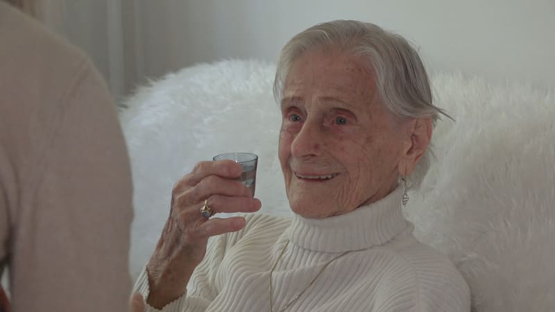 Bude jí 105 let: Paní Marie radí, jak vyzrát na vedra. Vyzdvihla unikátní rituál s kořalkou