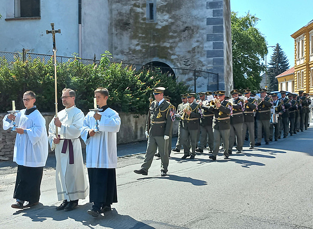 Byla nebojácná, chtěla pomáhat. Kaplan na pohřbu vojákyně přidal osobní vzpomínku