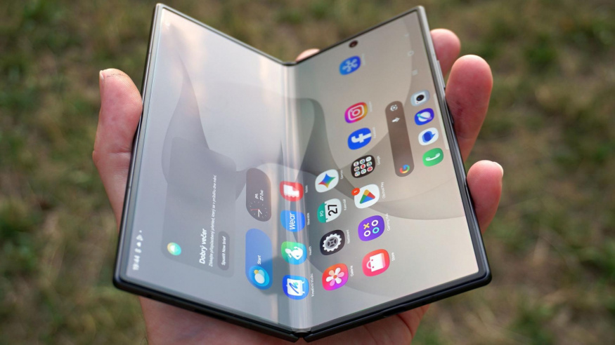 Samsung Galaxy Z Fold 8 Ultra recenze: všechno super, ale co s tím?