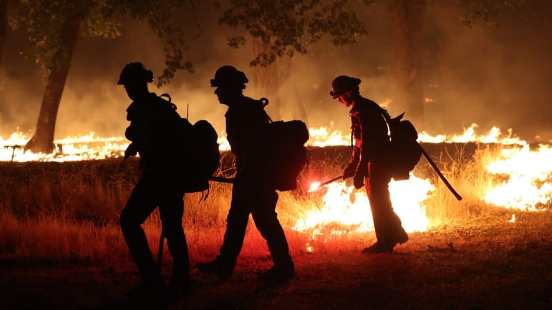 Založit požár a zbohatnout: V USA žádají stopku pro sázky na katastrofy, federální úřad mlčí