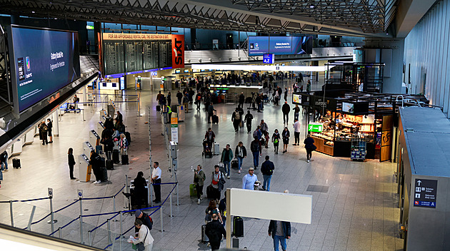 Zaměstnanec frankfurtského letiště zemřel na „letištní malárii“
