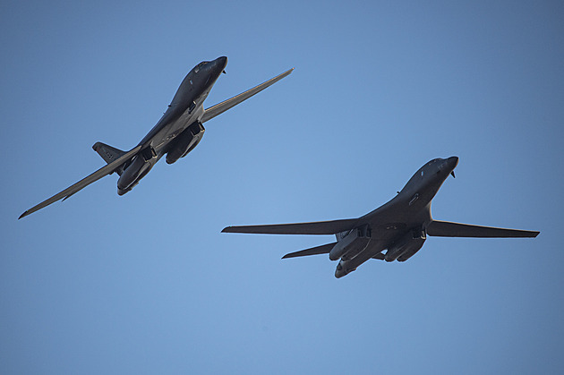 Americké nadzvukové bombardéry B-1B se přeženou nad Ostravou
