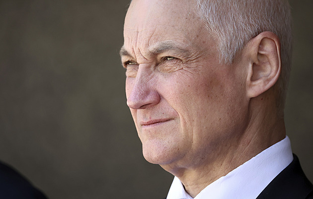Světlice ruské fregaty těsně minuly dánský vrtulník. Kapitána ministr vyznamenal