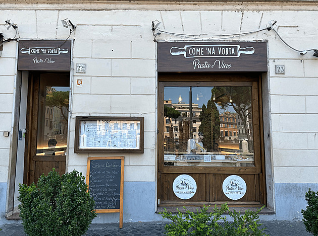 Pasta, nebo past? Kuchařky pracující za výlohou jsou italský gastronomický trend