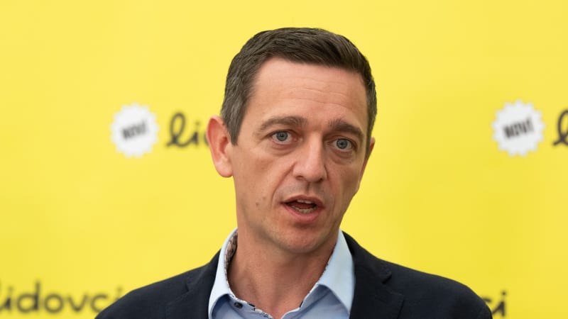 V politice mi pomohlo improvizační divadlo, přiznal Grolich. Podobnost se Zelenským mírní