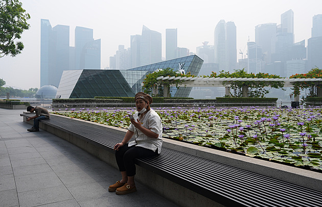 Bohatý Singapur dusí toxický smog. Požáry v Indonésii ohrožují i závody F1