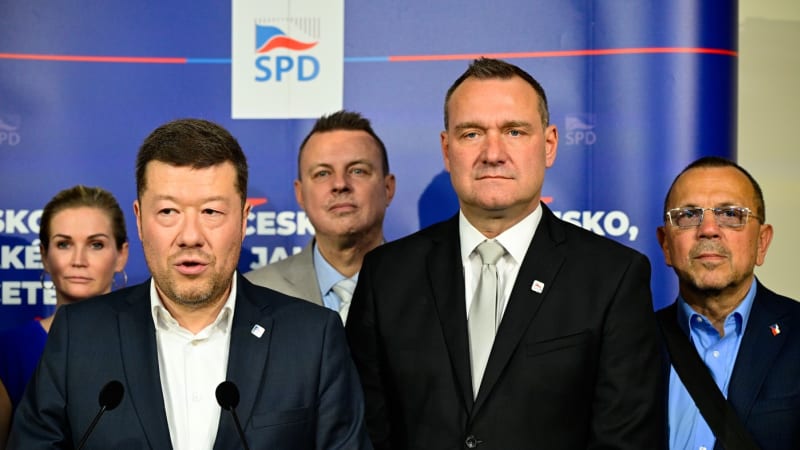 Opozice zuří: Koalice nečekaně prosadila jednání o TV poplatcích. Může trvat do soboty